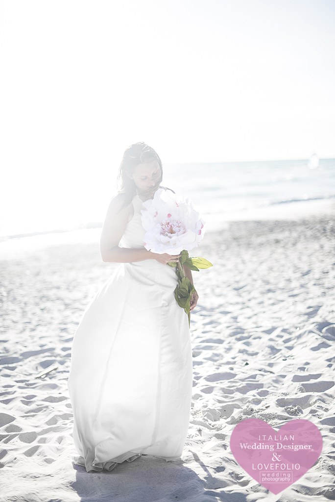 Trash the dress in Tuscany beach