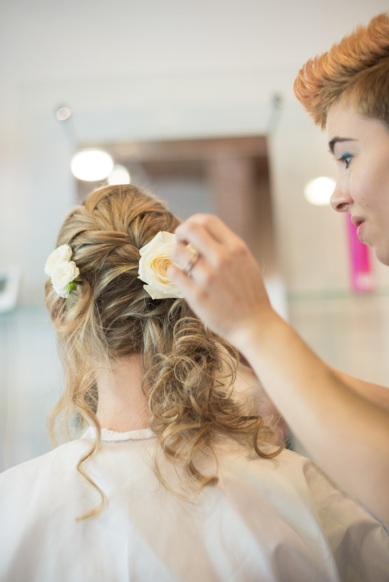 Hairdresser, country chic wedding in Italy