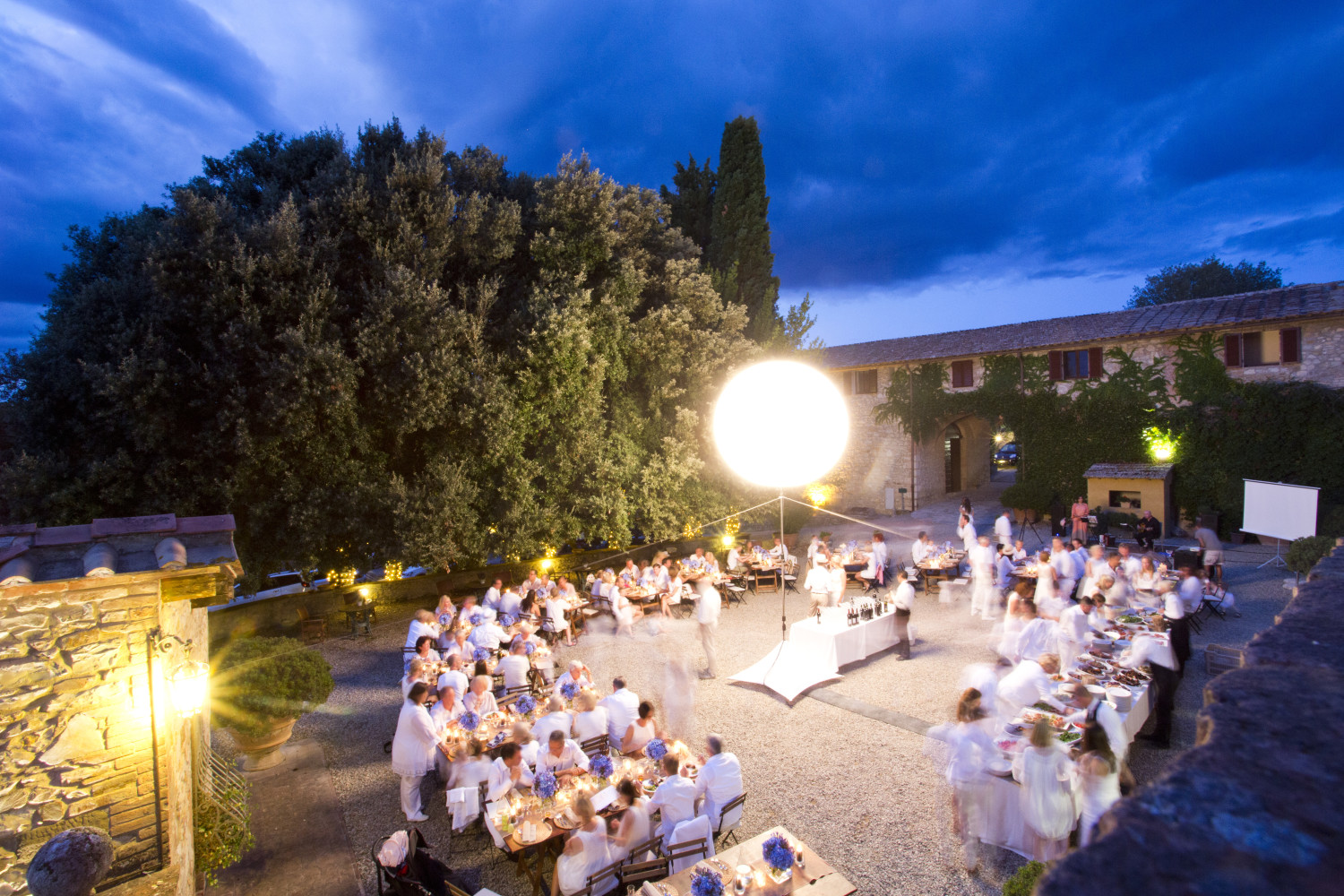 Summer rustic chic wedding in Italy