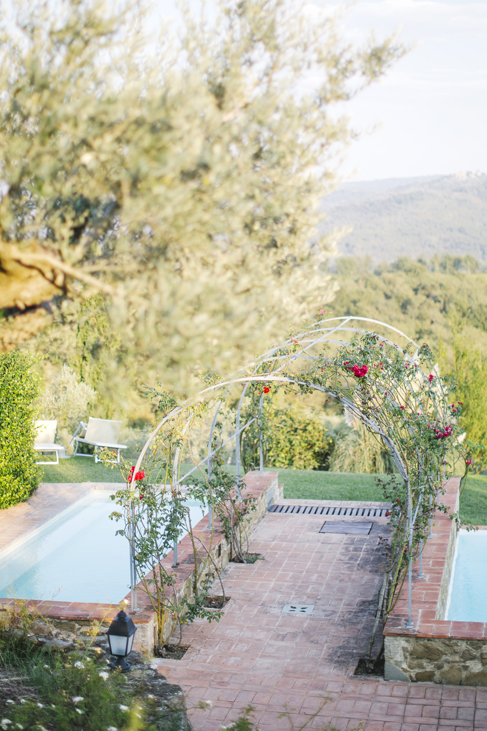 Aisle of flowers, Wedding in a Farmhouse in Tuscany