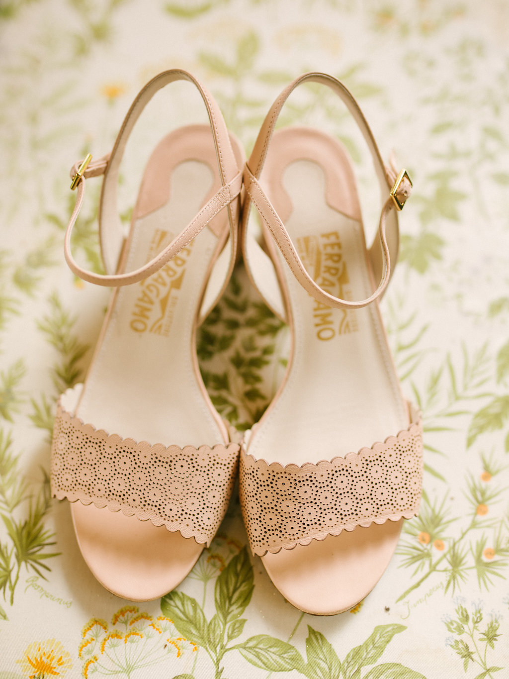 Bride's shoes, destination wedding in Tuscany Villa