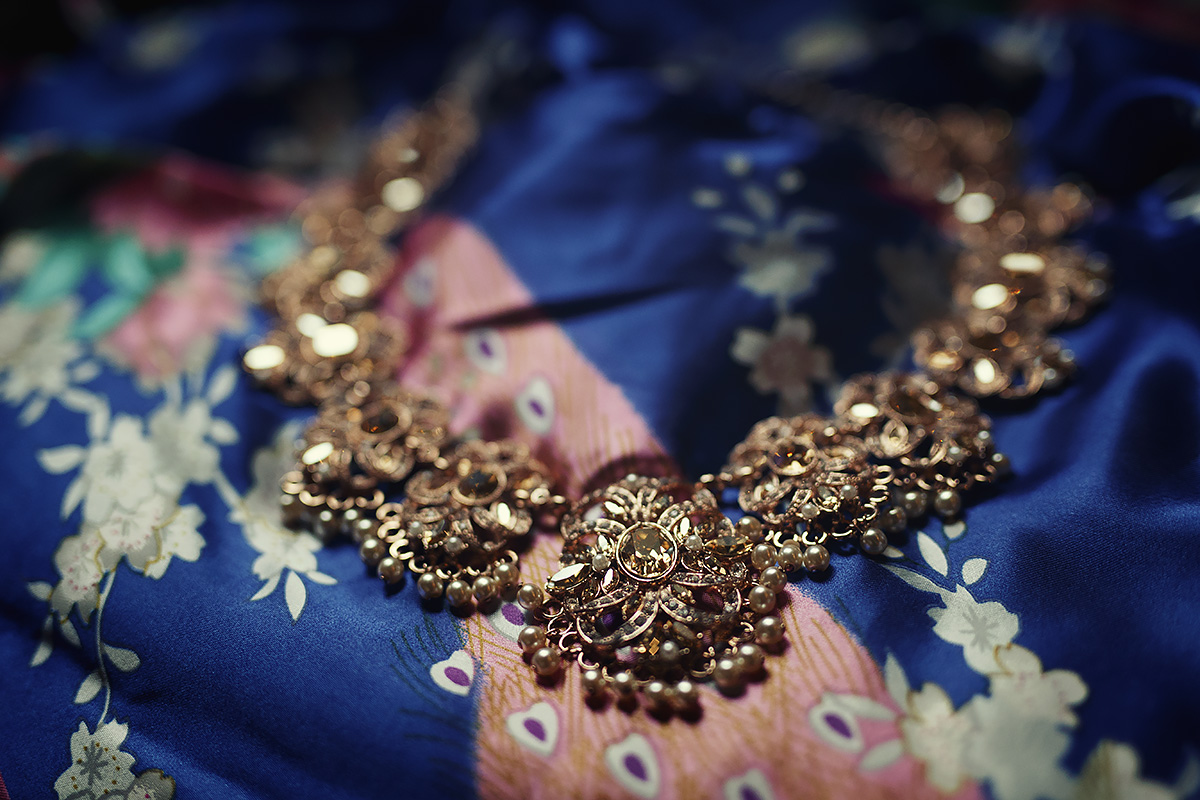 Detail on necklace, sikh wedding in Italy