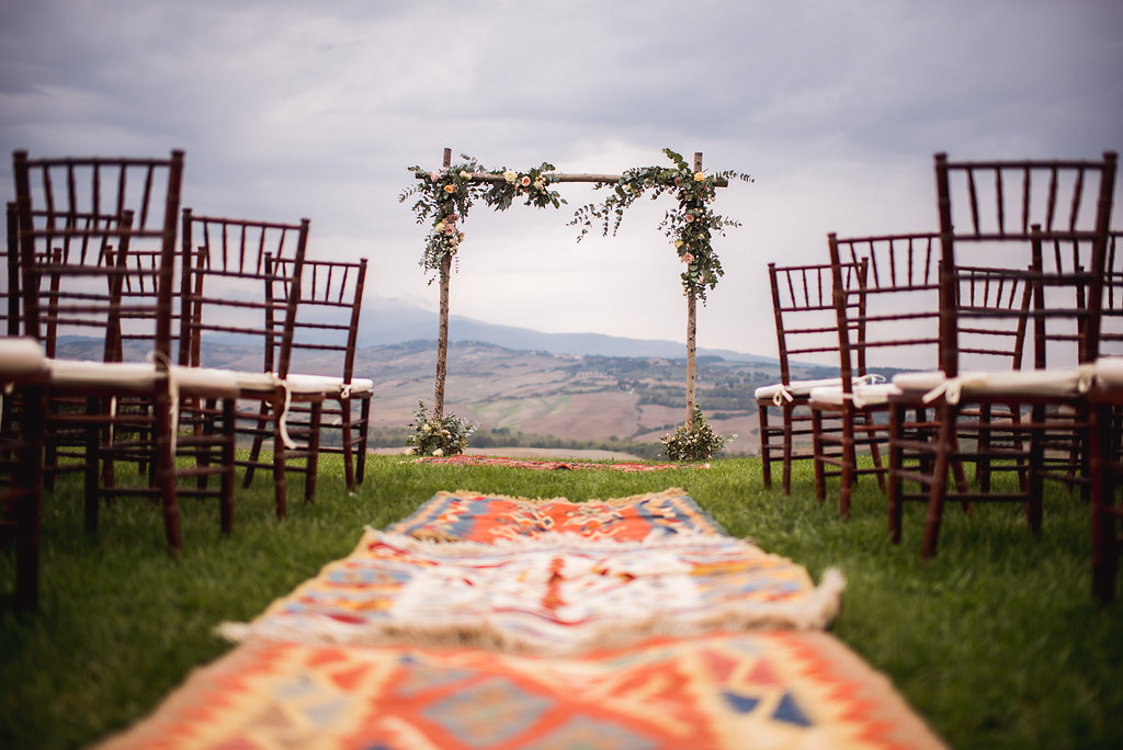 Aisle made with Persian carpets - Italian Wedding Designer