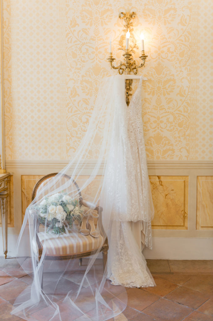 Bridal dress, shoes and bouquet - Destination Wedding in Ravello - Italian Wedding Designer