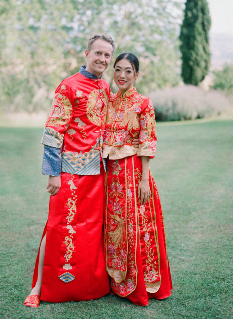 Bride & Groom with traditional Chinese dresses - Chinese Tea Ceremony in Italy- Italian Wedding Designer