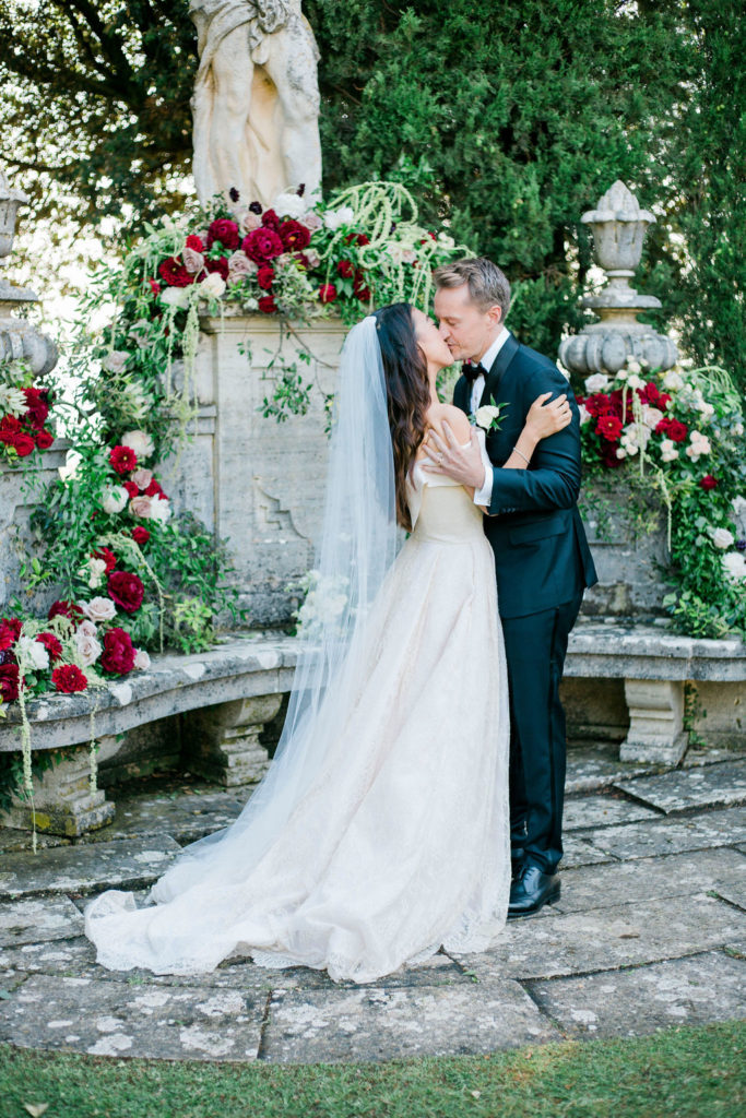 Wedding Kiss - Wedding at Villa La Foce - Italian Wedding Designer