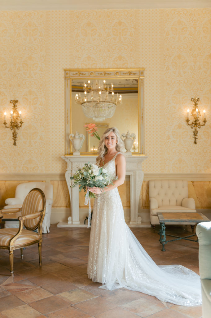 Bride portrait in Hotel Caruso - Destination Wedding in Ravello - Italian Wedding Designer
