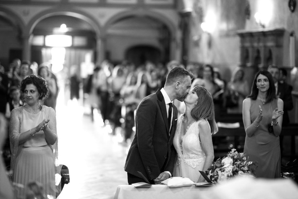 Kiss - Wedding at Castello di Castagneto - Italian Wedding Designer