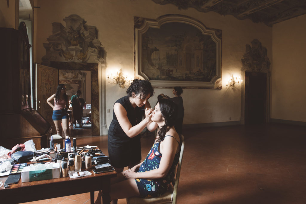 Getting ready - Wedding at Castello di Meleto - Italian Wedding Designer