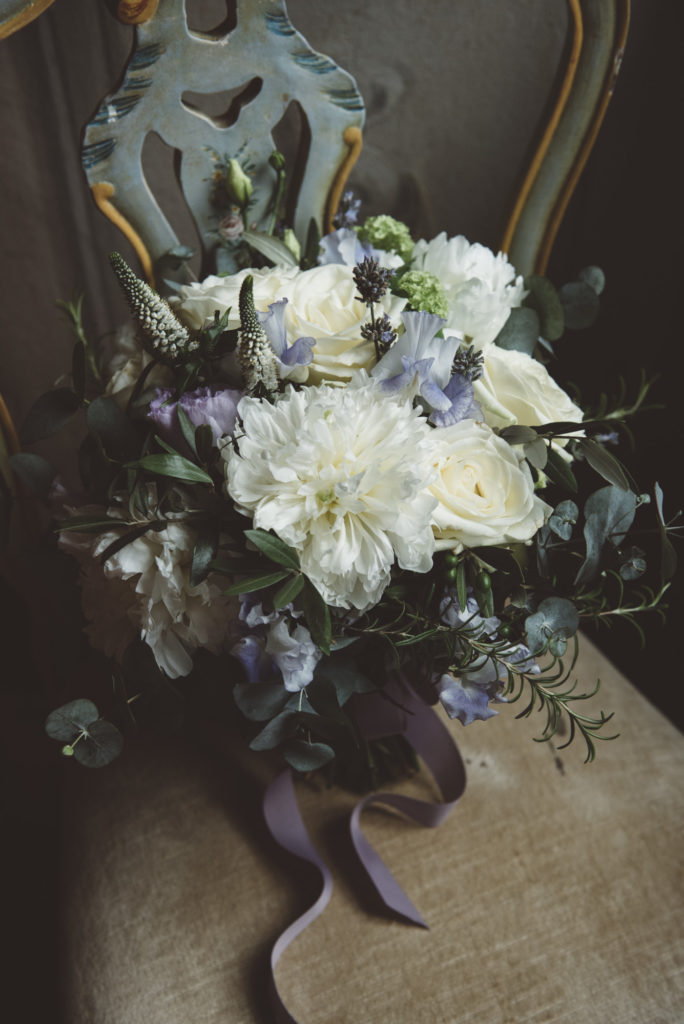 Flowers living bouquet- Wedding at Castello di Meleto - Italian Wedding Designer