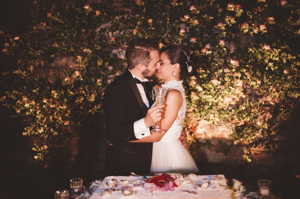 Kiss Wedding Cake- Wedding at Castello di Meleto - Italian Wedding Designer