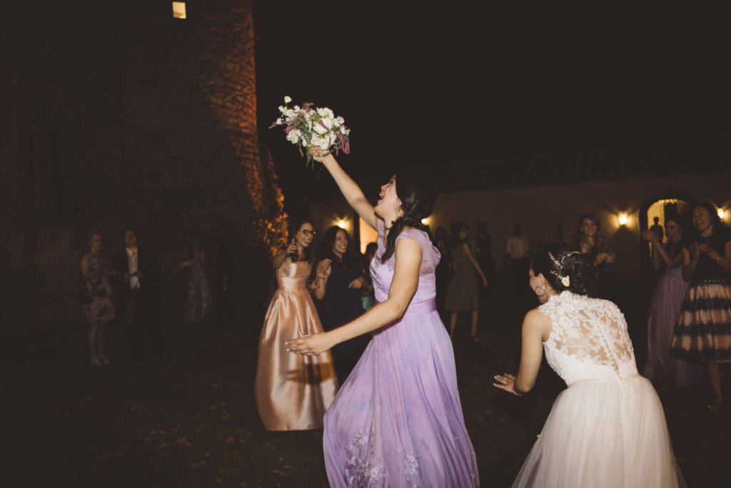 Bouquet toss- Wedding at Castello di Meleto - Italian Wedding Designer