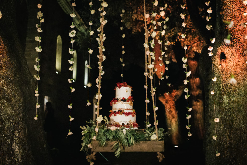 Wedding cake on a swing - Berries cake - Choosing your wedding cake - Italian Wedding Designer