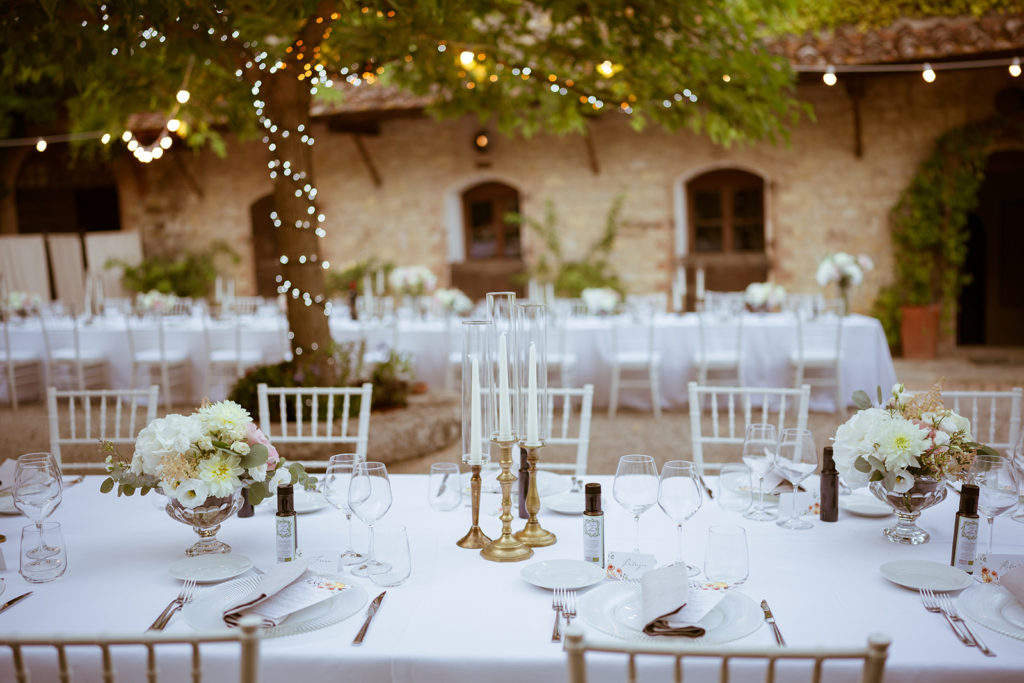 White and Gold table setting - Wedding at Montalto Castle - Italian Wedding Designer 