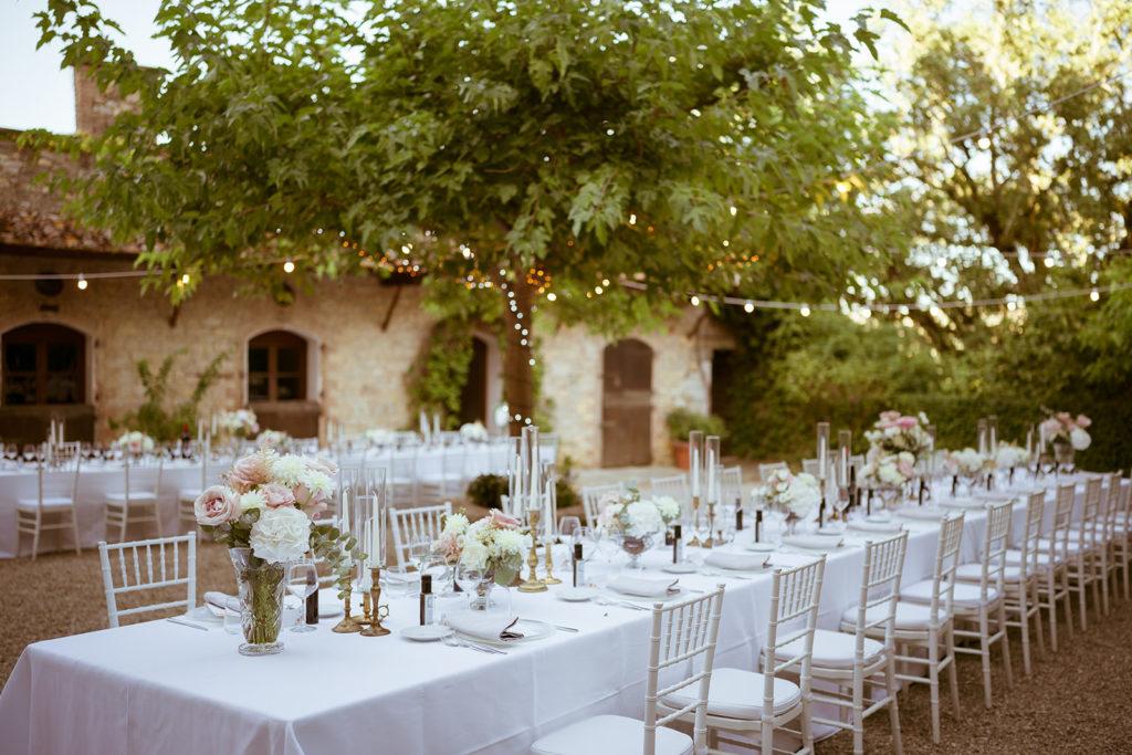 Courtyard dinner - Wedding at Montalto Castle - Italian Wedding Designer 