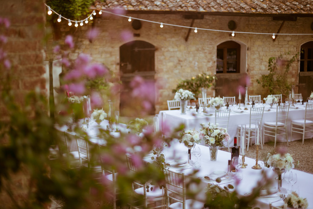 Dinner in the Courtyard - Wedding at Montalto Castle - Italian Wedding Designer 