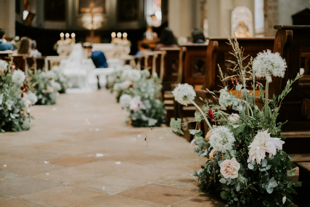 Aisle floral decoration - 3 Michelin star wedding in Italy - Italian Wedding Designer