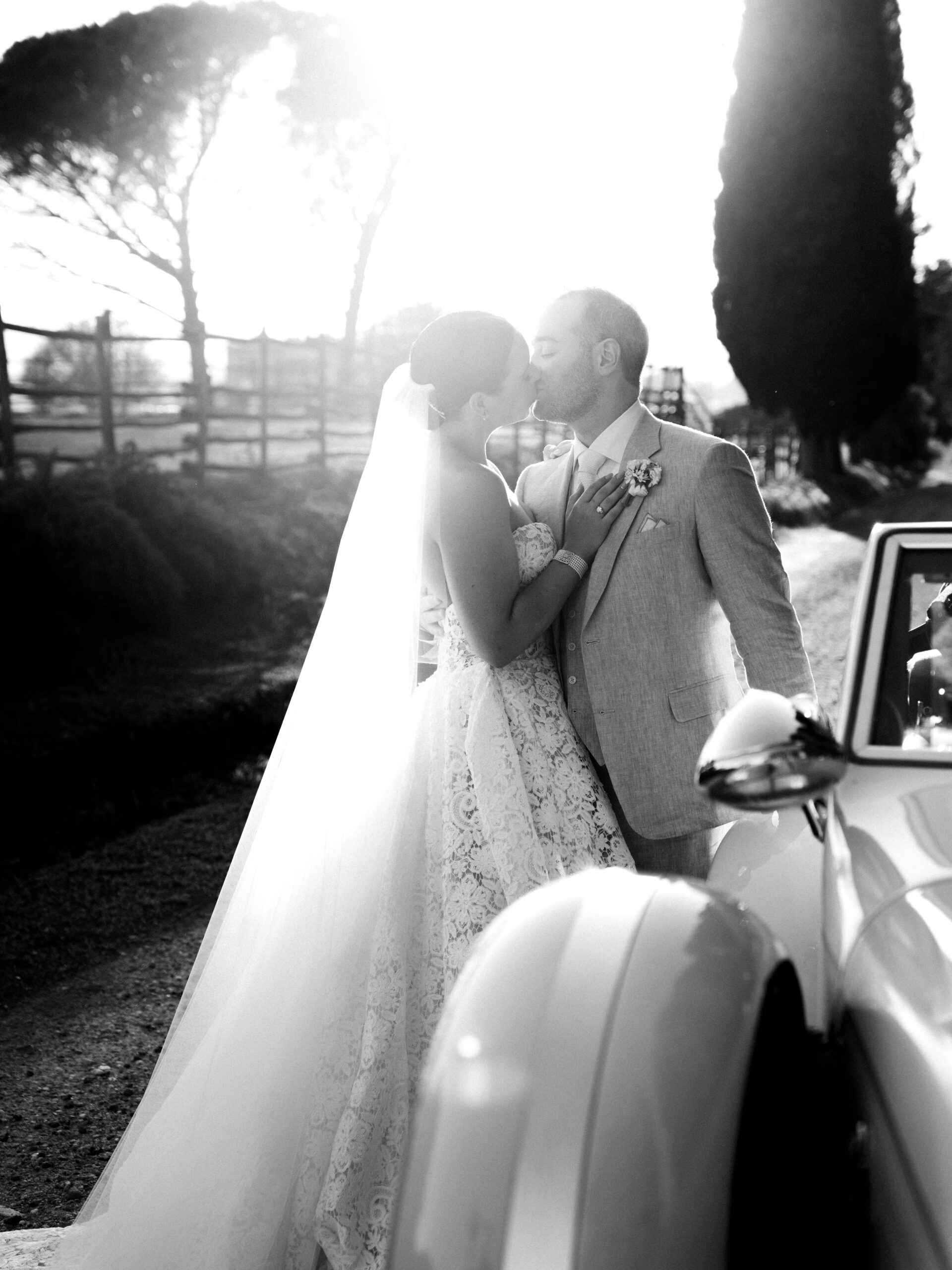 Couple photo by Bottega 53 - Wedding at La Pescaia - Italian Wedding Designer